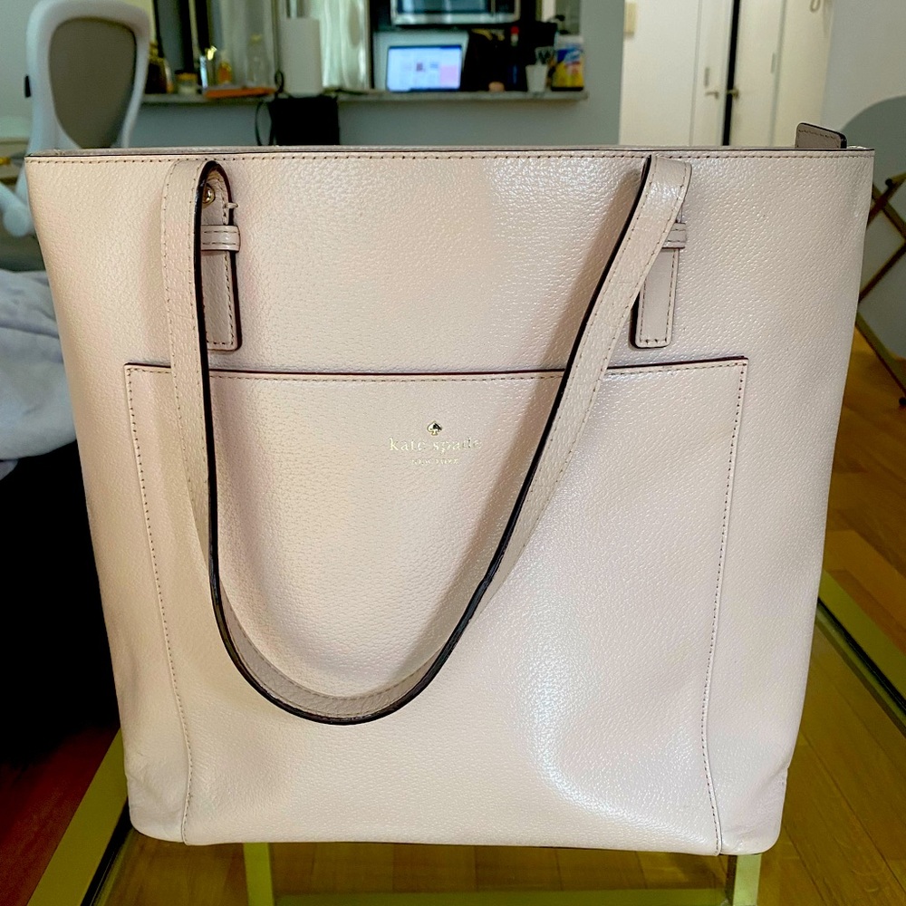 Lightly used Kate Spade bag (great for work- perfectly fits a computer!)